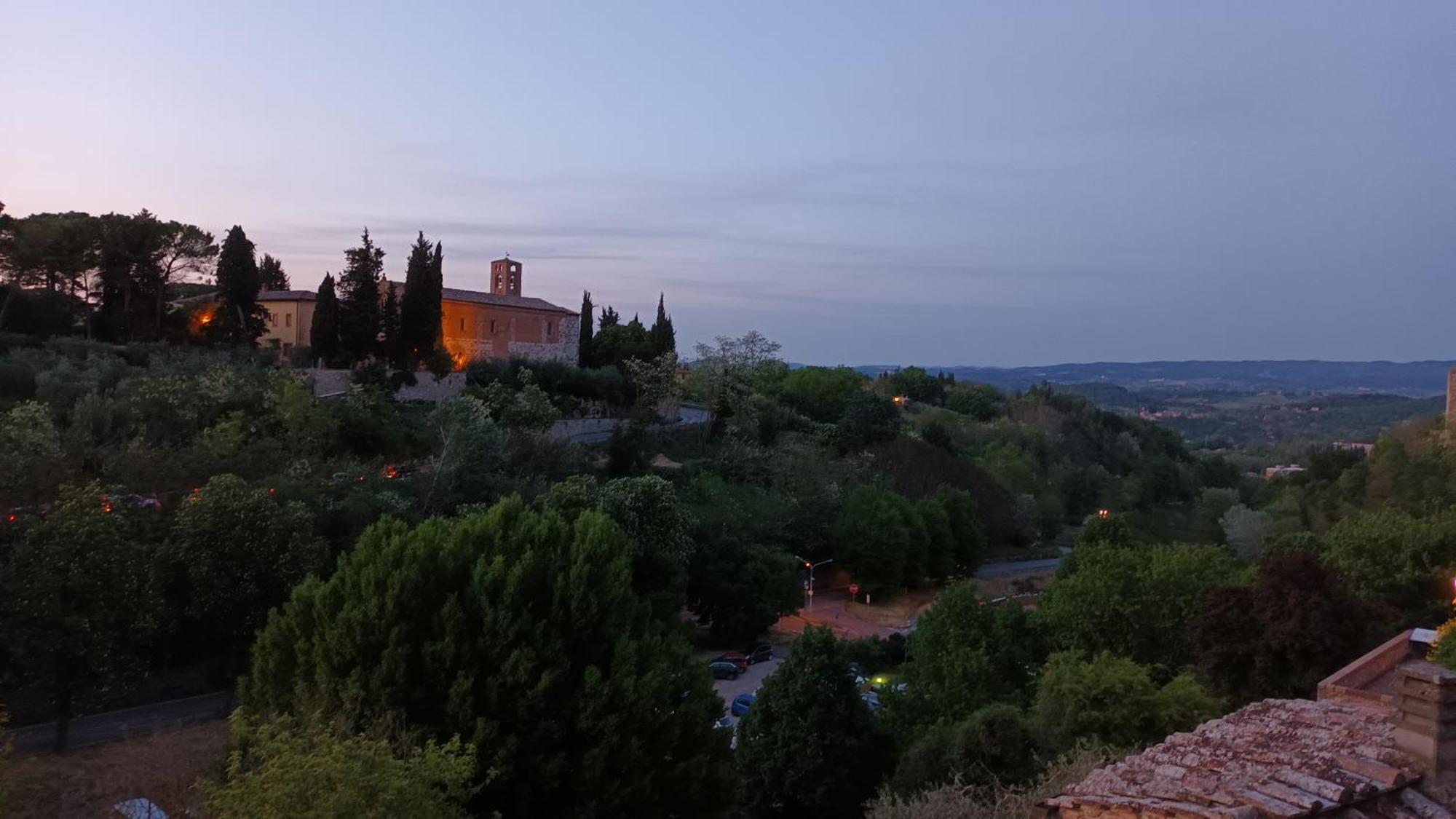Dietro Le Mura Colle Val D'Elsa Luaran gambar
