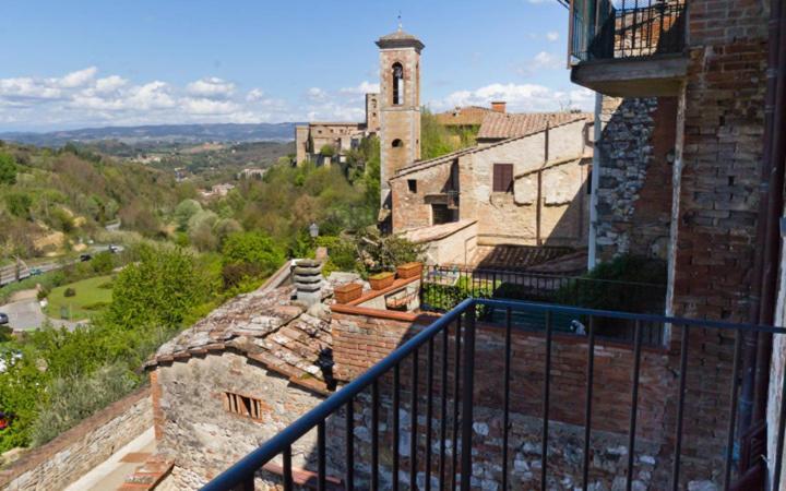 Dietro Le Mura Colle Val D'Elsa Luaran gambar