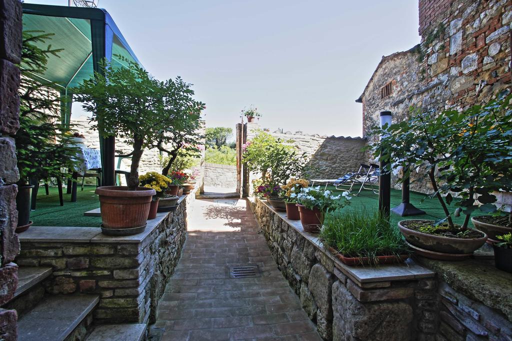 Dietro Le Mura Colle Val D'Elsa Luaran gambar