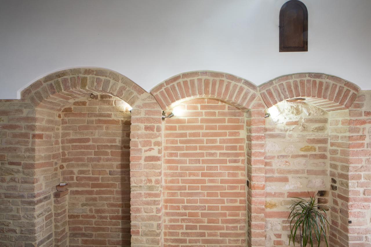 Dietro Le Mura Colle Val D'Elsa Luaran gambar